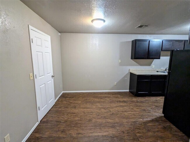 Building Photo - 1411 Concord Dr