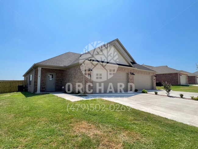 Building Photo - 544 Bradford Dr