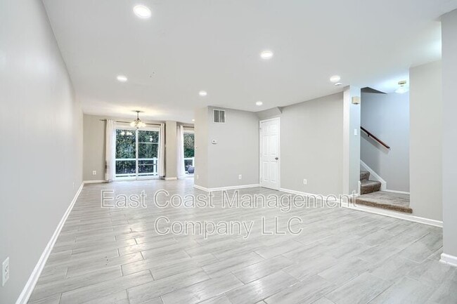 Building Photo - 12 Perryfalls Pl