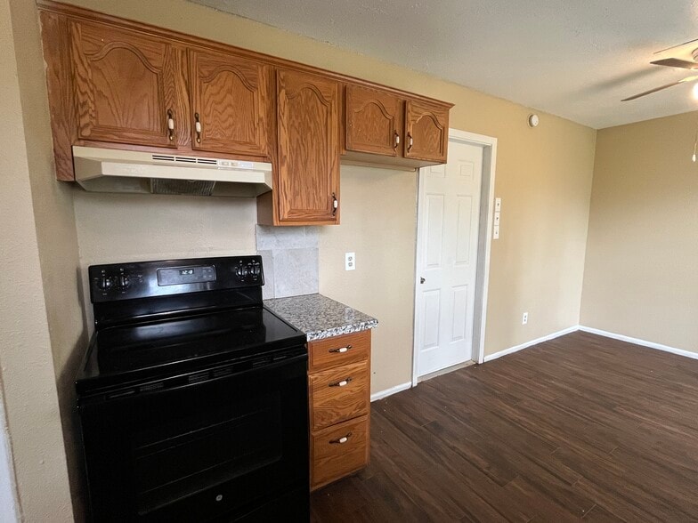 Building Photo - 806 Canna St