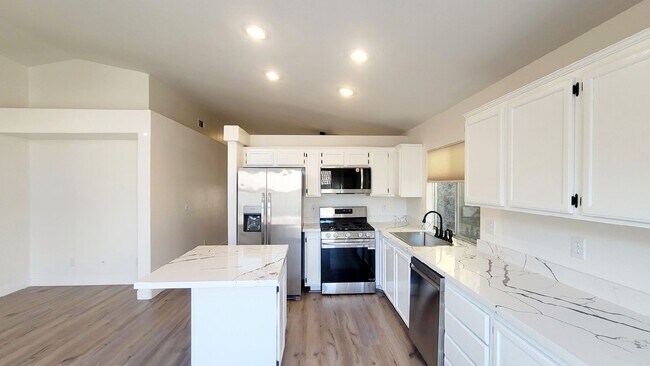 Building Photo - 4825 White Aspen Ave
