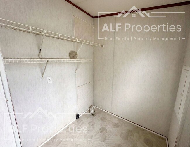Building Photo - 157 Autumn Ln