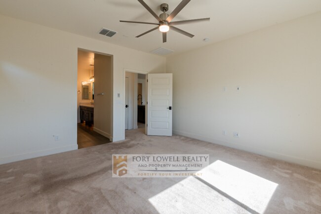 Building Photo - 3 Bedroom, 2 Bath Home Available October 1st!