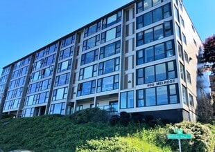 Building Photo - 2-bed, 2-bath Condo with Sweeping Views of City and Space Needle!