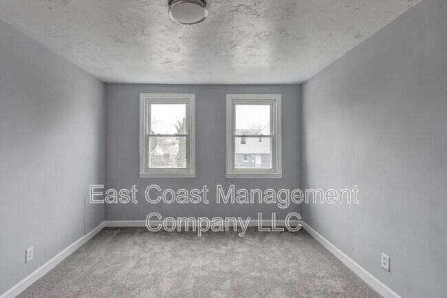 Building Photo - 4909 Edgemere Ave