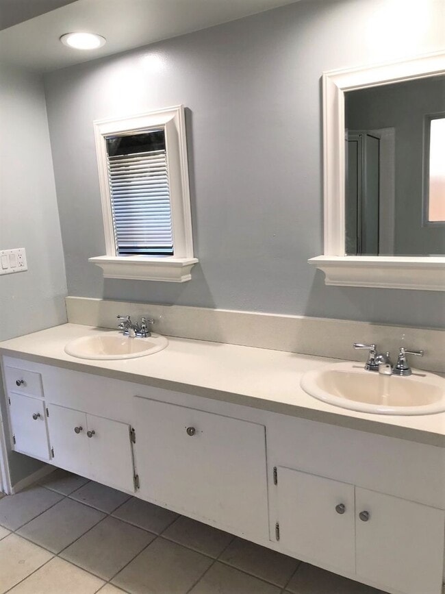 Building Photo - Comming SOON !! Beautiful 3 Bed 2 Bath Hom...