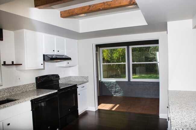 Building Photo - 1931 Tarpon Ct