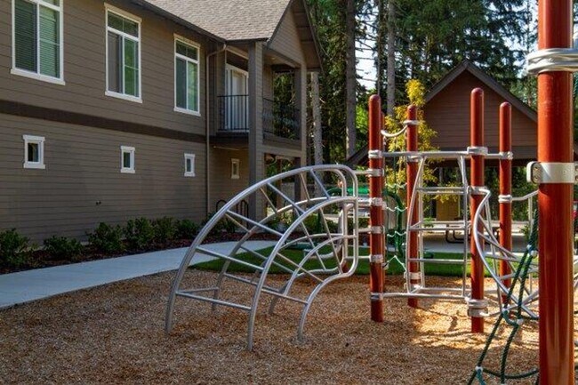 Building Photo - Beautiful 2 bedroom, super cute floorplan, laundry room with full size washer and dryer!