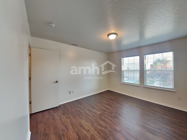 Building Photo - 9220 W Hearthside Dr