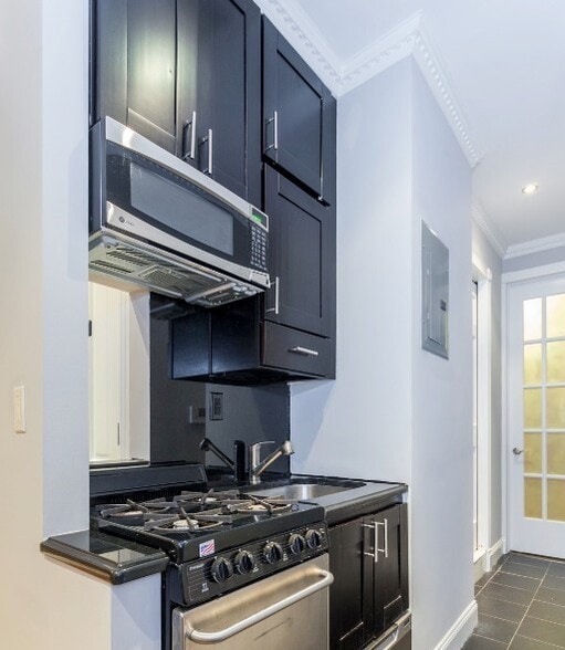 Building Photo - 309 E 8th St