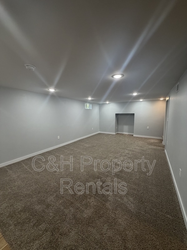 Building Photo - 915 Avenue F