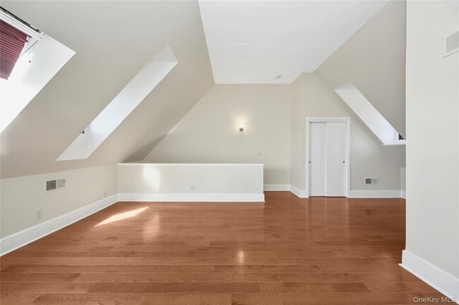 Building Photo - 305 Chateau Rive