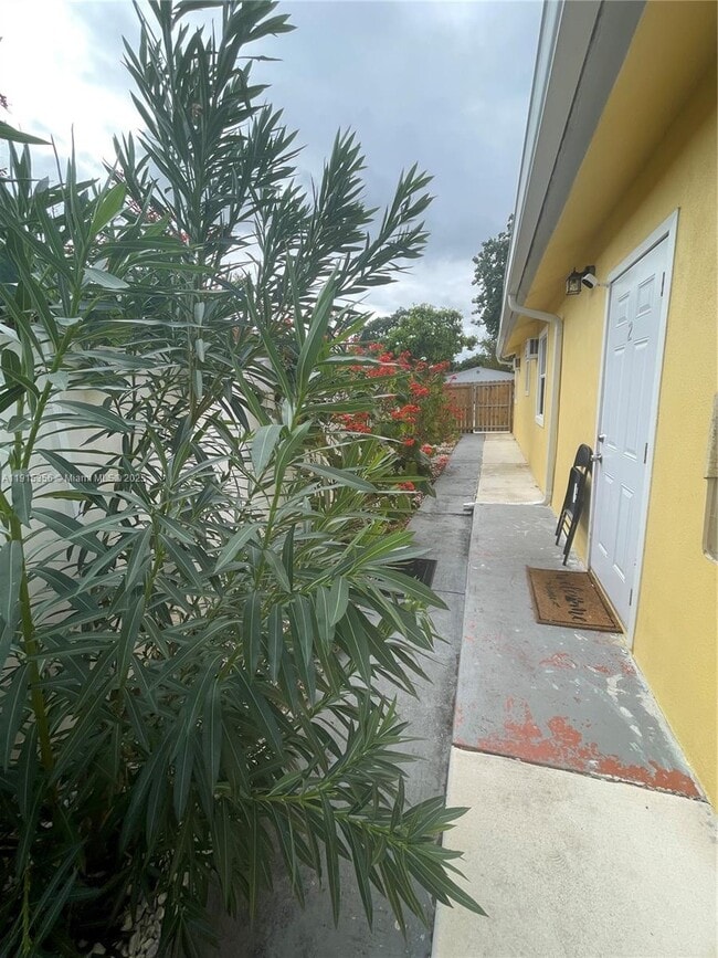 Building Photo - 1935 Liberty St