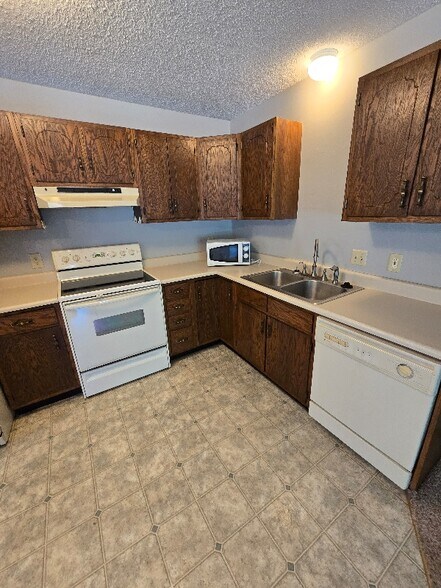 Building Photo - 4002 Southlawn Rd