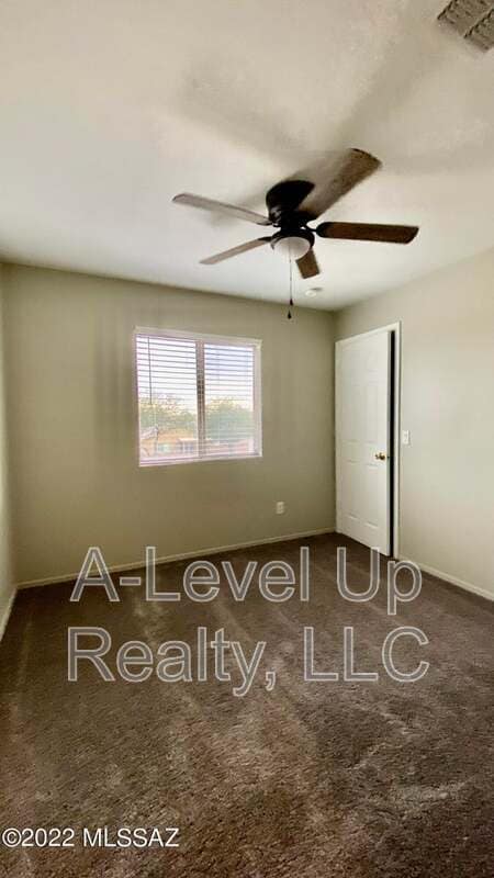 Building Photo - 721 W Flaming Arrow Dr