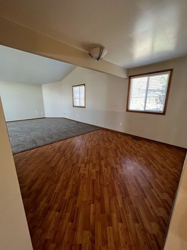 Building Photo - Long Realty & Property Management - 5 Bedr...