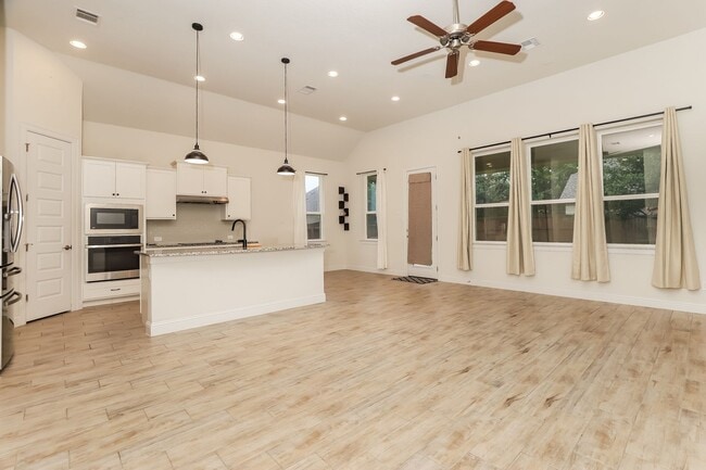 Building Photo - Amazing home ready to move in!