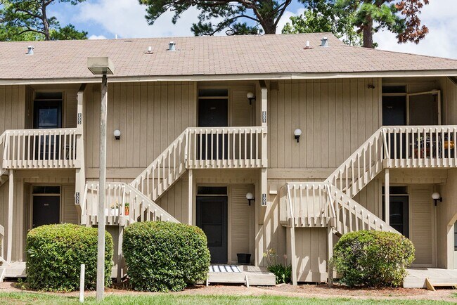 Building Photo - 2002 Seacliff Dr. N. #2002