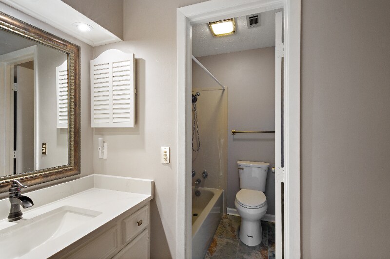 Building Photo - 27 Park Crest Pl