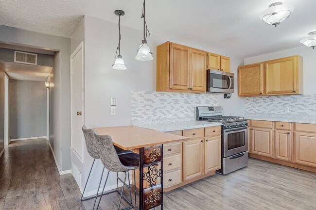 Building Photo - 2830 Floral Rd NW