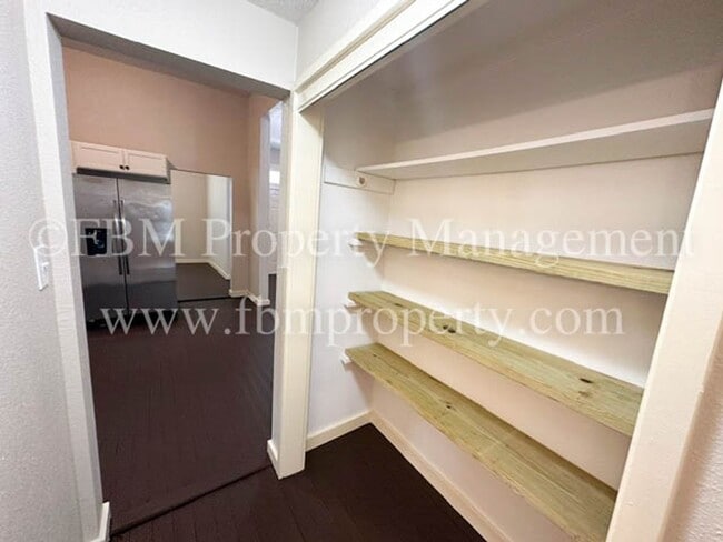 Building Photo - 741 W Park Ave