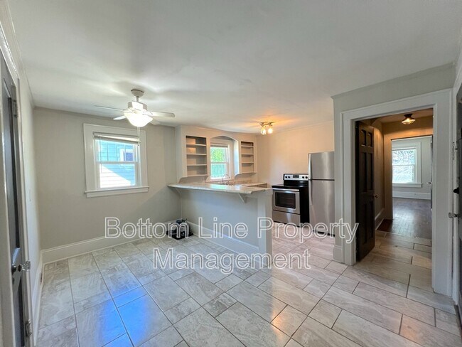 Building Photo - 600 Hawthorne Ln