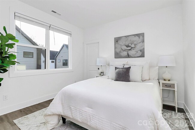 Building Photo - 208 Nelson Ave