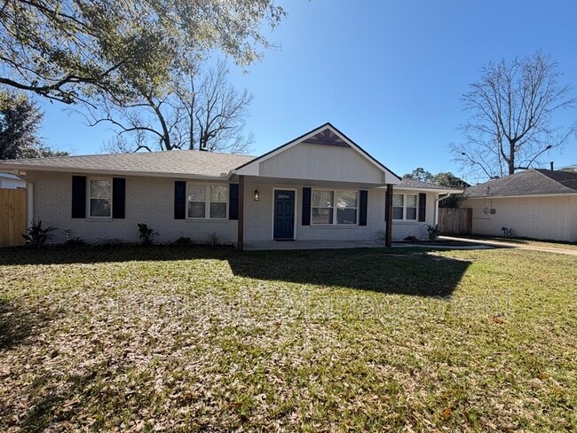 Building Photo - 122 Joan St