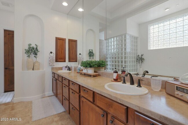 Building Photo - 9973 E Edgestone Dr