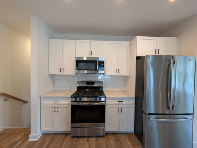 Building Photo - 138 Highland Ave