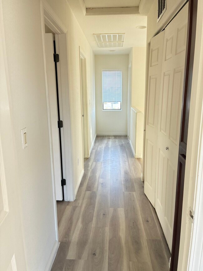 Building Photo - 4228 S Sugar Dr