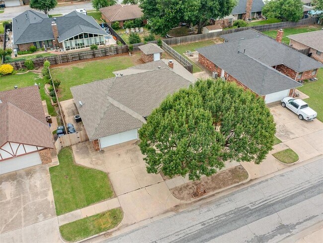 Building Photo - 12414 S Villa Ave