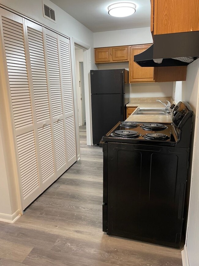 Building Photo - 6491 Carefree Ln