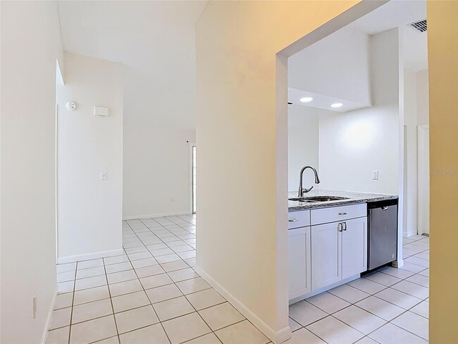 Building Photo - 3255 Amherst Ave