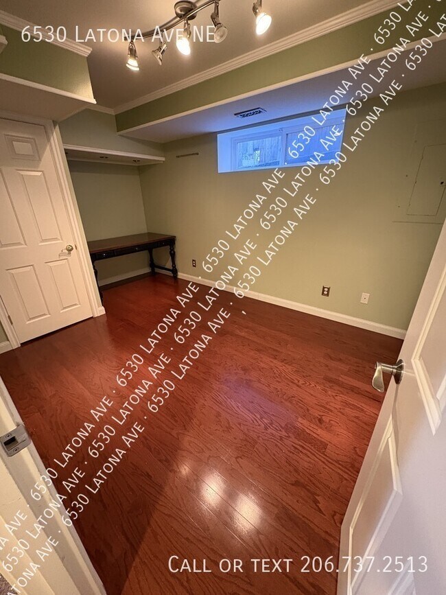 Building Photo - 6530 Latona Ave NE