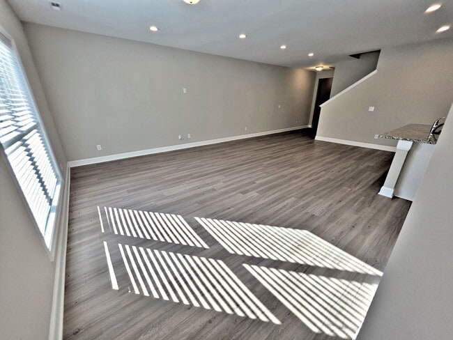 Building Photo - 3BR/2.5BA Townhouse Priceville/Decatur