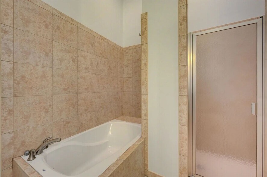 Building Photo - 435 S Front St