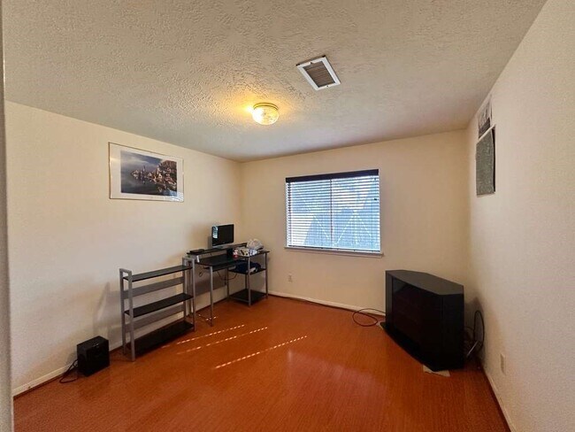 Building Photo - 2203 Nashua Dr