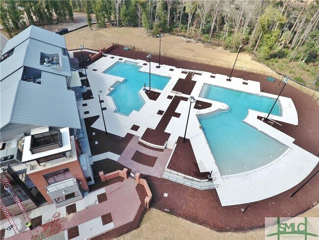 Building Photo - Charming Town Home Available