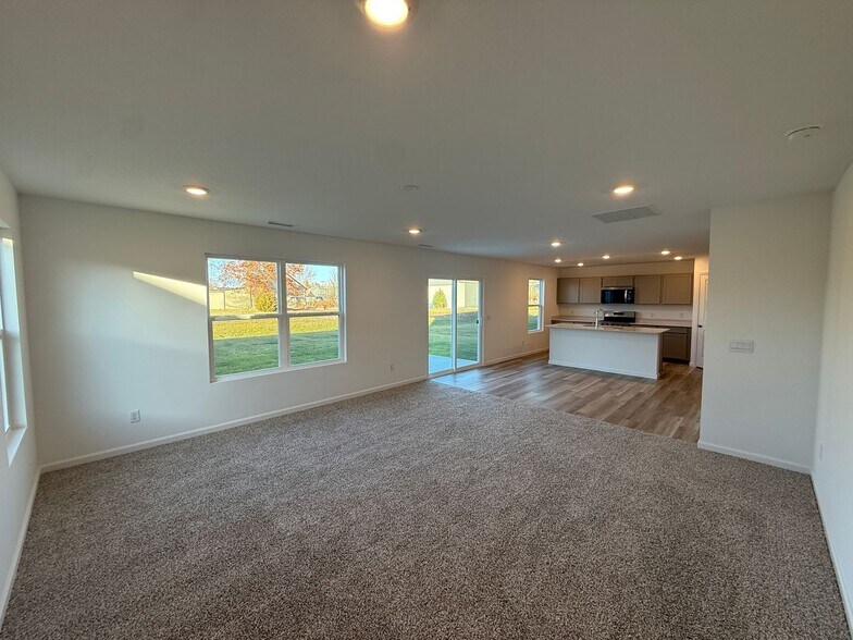 Building Photo - 3902 Bradley Dr