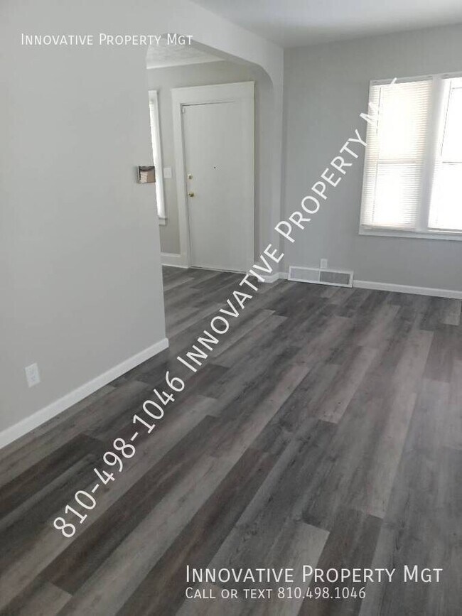 Building Photo - 842 E 9th St