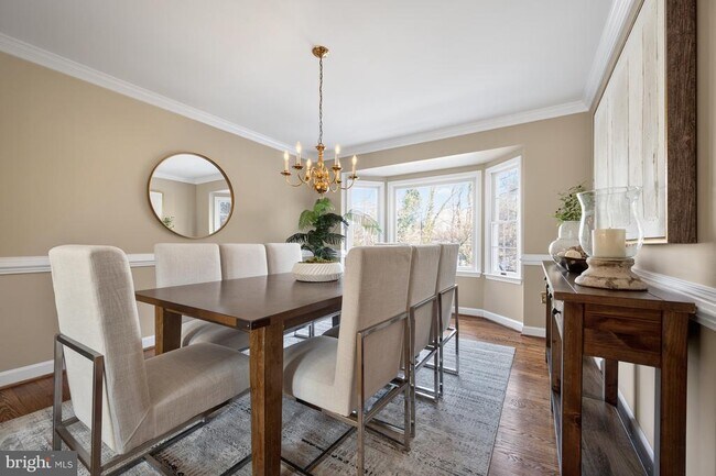 Building Photo - 8815 Surrey Ct