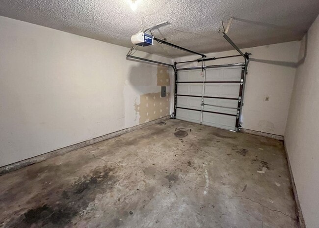 Building Photo - Sweet Duplex in Edmond!