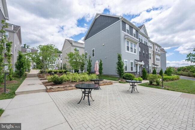 Building Photo - 6069 Dreher Ct