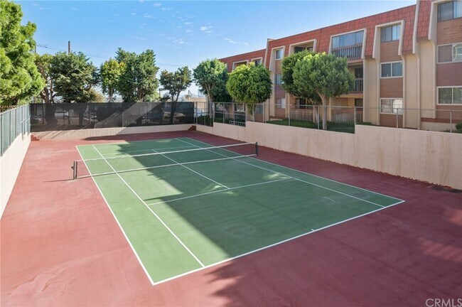 Building Photo - 2101 E 21ST St