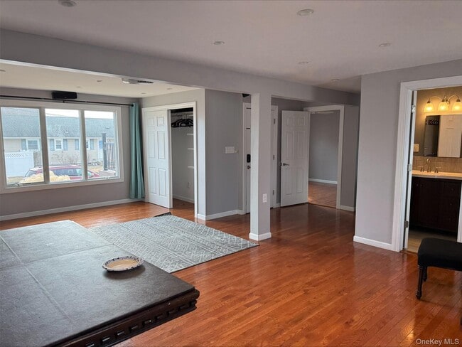 Building Photo - 36 W Saltaire Rd