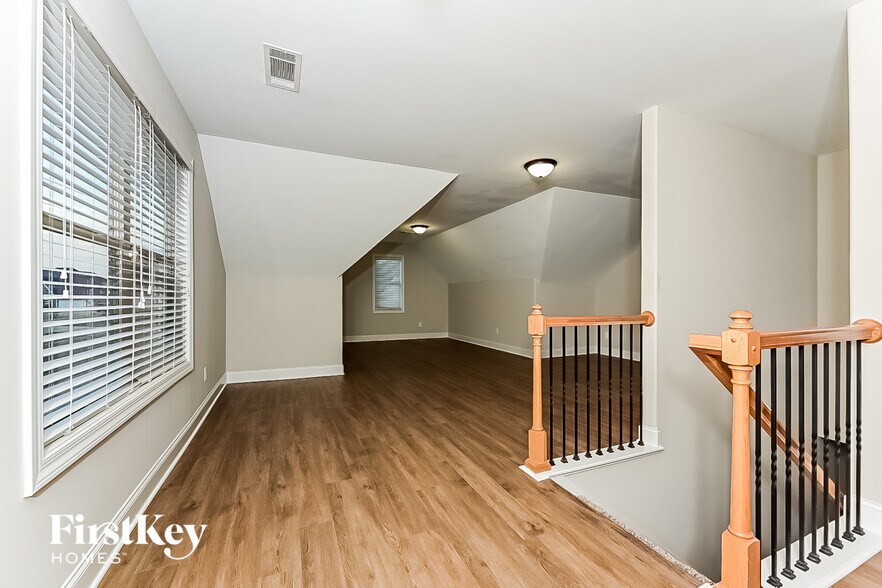 Building Photo - 252 Hedgewood Dr