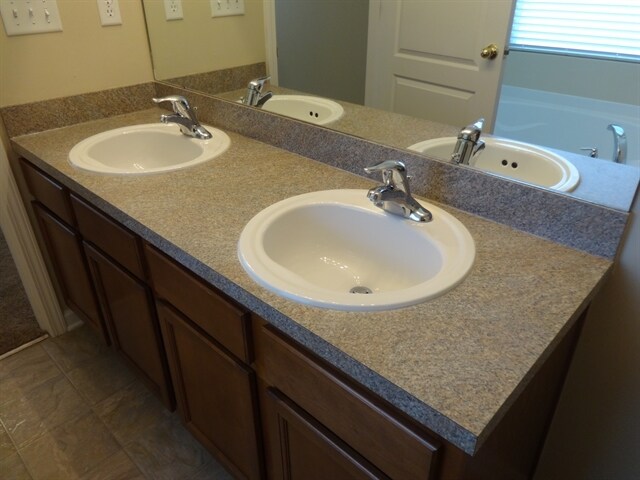 Building Photo - 3888 Falcon Crest Dr