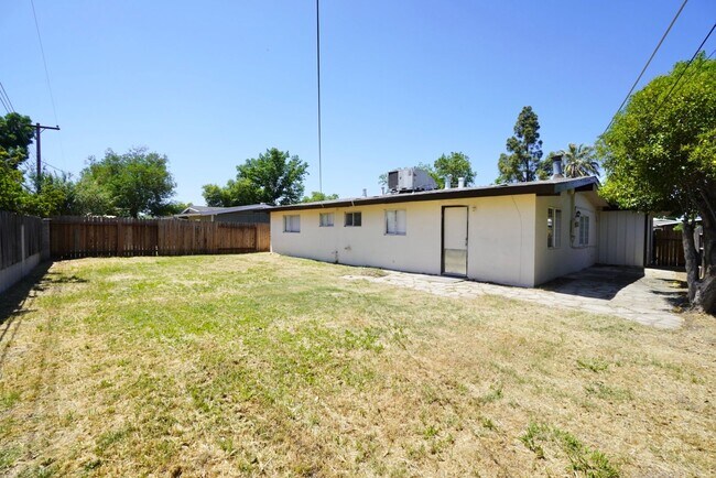 Building Photo - Wonderful 3 Bedroom, 2 Bath home in Sacram...
