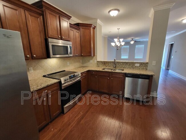 Building Photo - 3180 Parthenon Ave